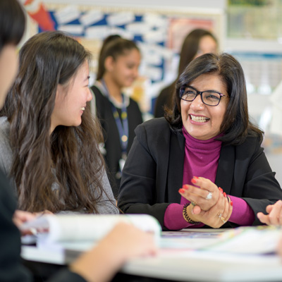 Psychology Tutorial - tutor engaging with students